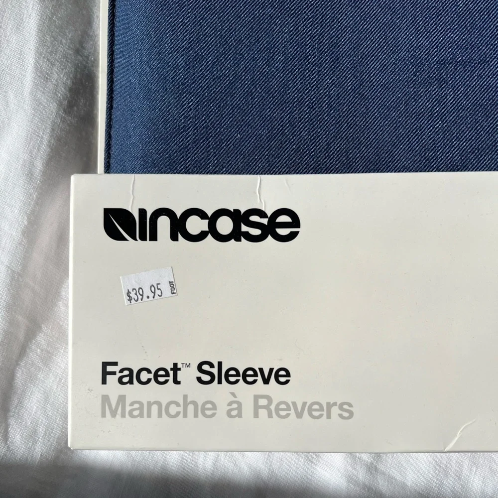 Incase Facet Sleeve - 16”
